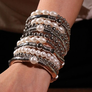 Lot de 10 bracelets minimalistes empilables avec perles nacrées et boules en argent