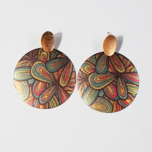 Boucles d'oreilles bohèmes avec motifs tourbillons psychédéliques colorés sur plaques rondes
