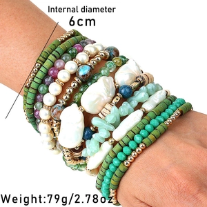 Détail de l'ensemble de 13 bracelets bohèmes perlés avec dimensions et poids indiqués