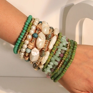 Set de bracelets bohèmes à perles vertes et perles d'imitation pour un style superposé