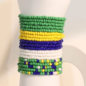 Bracciale multistrato in perline di vetro bohémien con perline verdi gialle e blu