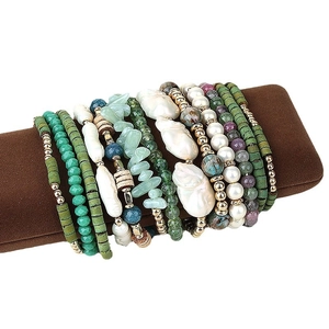 Bracelet bohème fait main en perles vertes et pierres naturelles avec perles baroques