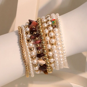 Ensemble de 9 bracelets extensibles en perles dorées et nacrées avec pierres naturelles