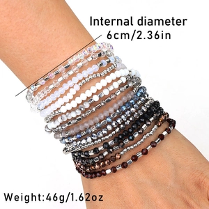 Mehrlagiges Kristall-Armbandset im Detail mit 6cm Innendurchmesser und 46g Gewicht