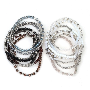 Mehrlagiges Kristallperlen-Armbandset mit facettierten Steinen und Metall-Abstandshalter-Perlen