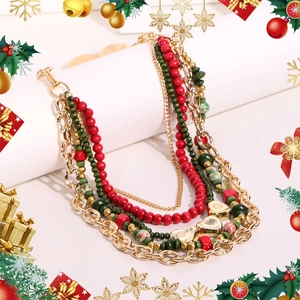 Collier de Noël multicouche fait main avec pendentifs en cœur doré et perles de fête