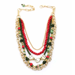 Collier multicouche bohème avec perles et breloques cœur en rouge et vert