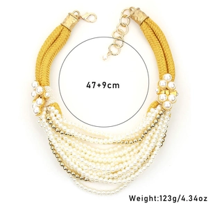 Vue détaillée du collier de perles multicouche avec longueur 47+9cm et poids de 123g