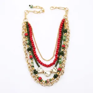 Collier multi-rangs fait main avec perles rouge-vert et pendentifs en cœur dorés