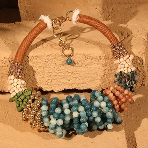 Collier ras du cou bohème fait main avec perles colorées et pierres naturelles