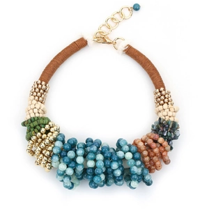Collier bohème multicouche avec perles colorées et chaîne dorée ajustable de luxe