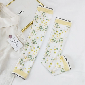 Détails des manchons en soie glacée à fleurs avec protection solaire et trou de pouce