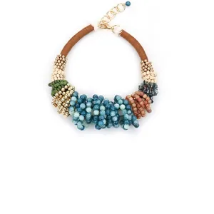Collier ras du cou bohème fait main avec perles multicouleurs et cordon tressé