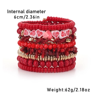 Détail du bracelet multicouche à perles rouges avec diamètre de 6 cm et poids de 62 g