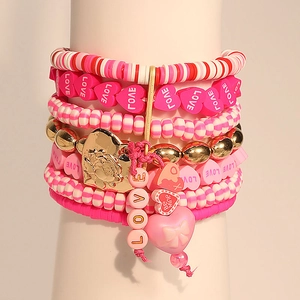 Ensemble de bracelets bohèmes multicouches avec lettres LOVE et breloques cœur rose et rouge