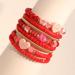 Ensemble de bracelets bohèmes multicouches avec breloques cœur rouge et fleurs