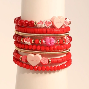 Ensemble de bracelets de perles rouges de style bohème avec cœurs et détails dorés