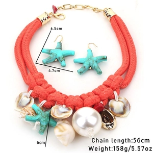 Parure bohème avec collier tissé orange et boucles d'oreilles étoile de mer et perle
