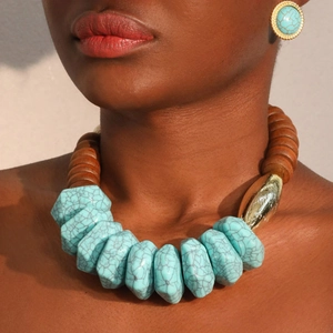 Ensemble collier rétro en acrylique style turquoise et boucles d'oreilles dorées