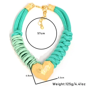 Collier tressé vert avec grand pendentif cœur doré à facettes, longueur 57cm
