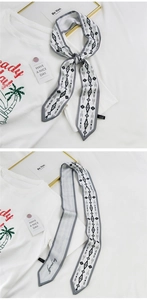 Détail d'un foulard en soie avec motifs géométriques et lettrage Love Yourself