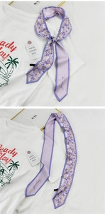 Vue détaillée du foulard twilly floral violet avec texte love yourself noué et plat