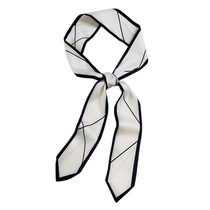 Foulard étroit en soie pour cheveux beige avec des motifs géométriques noirs fins