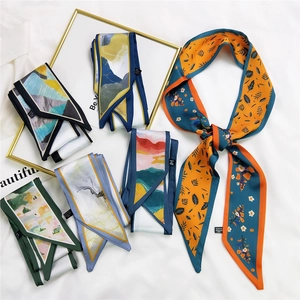 Foulard twilly en soie style français pour femme avec motifs floraux abstraits élégants
