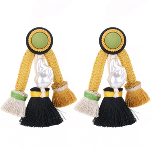 Boucles d'oreilles bohèmes faites main avec de longs glands et perle baroque