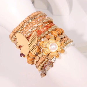 Boho-Perlenarmband-Set mit Holzperlen und goldenem Schmetterlingsanhänger im Set