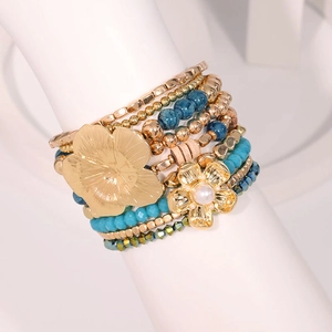 9-teiliges Boho-Armband-Set mit Blumenanhängern, Goldperlen und türkisfarbenen Perlen