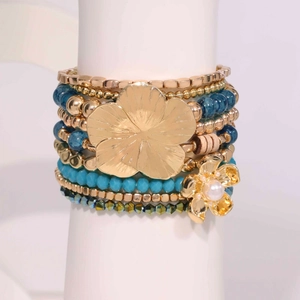 9-teiliges Boho-Armband-Set mit türkisfarbenen Perlen und goldenem Blumenanhänger