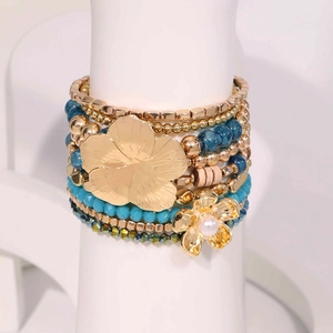 Böhmisches elastisches Armband-Set mit türkisfarbenen Perlen und goldenen Blumen
