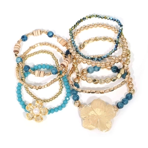 9-teiliges Boho-Perlenarmband-Set mit goldenen Blumenanhängern und blauen Perlen
