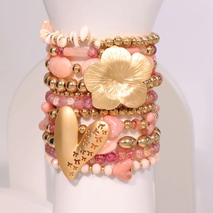 Ensemble de bracelets multi-rangs en perles roses et dorées avec breloque fleur