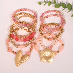 Set de bracelets bohèmes faits main avec perles et breloques cœur et fleur en rose et or