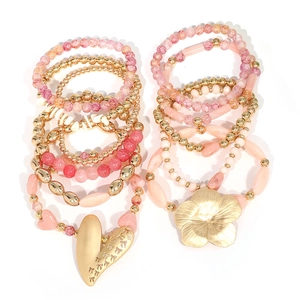 Set de bracelets multi-rangs en perles roses et dorées avec breloques cœur et fleurs