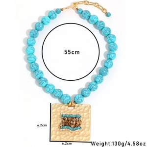 Collana bohémien con ciondolo quadrato in turchese e finitura in oro martellato