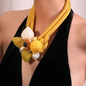 Handgefertigte Sonnenblumen Halskette Mit Gelbem Webseil Und Kunstperlen Auffälliger Böhmischer Blumenschmuck Für Damen
