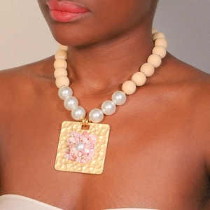 Collier Plastron Künstliche Perles En Bois Künstliche Perle D'Imitation Grand Pendentif Carré En Alliage Martelé Design Bohème Bijoux Faits Main