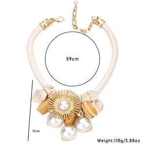 Detailed size and weight specs of the boho pearl flower pendant necklace on white base