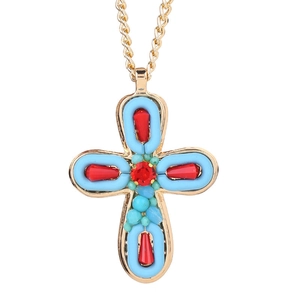 Collana a croce etnica fatta a mano dorata con accenti blu turchese e cristalli rossi