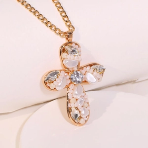 Collana vintage con ciondolo a croce dorata con perle e strass su catena a O