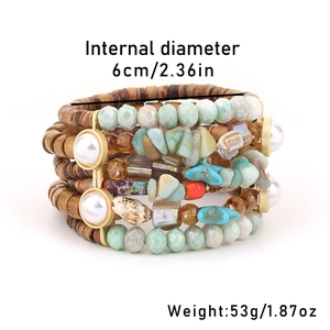Détail d'un bracelet bohème multicouche montrant le diamètre de 6cm et le poids 53g