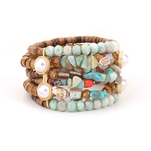 Bracelet multicouches fait main bohème avec perles en bois et étoile de mer en coquillage