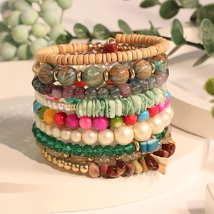 Bracelet wrap multicouche bohème avec perles d'imitation et breloques en pierre naturelle