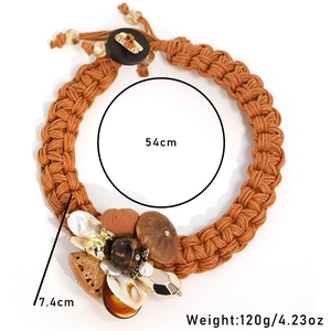Detailansicht der ethnischen handgefertigten Kette mit Maßen 54cm und Gewicht 120g/4.23oz