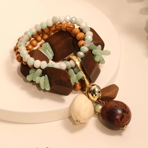 Bracelet multicouche en perles de bois faites à la main avec pierres vertes et pendentifs