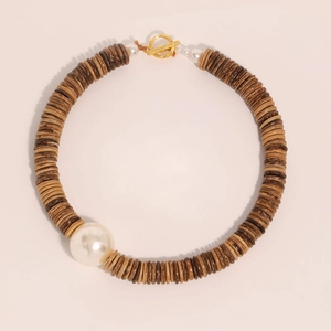 Collier bohème en noix de coco avec perle blanche et fermoir à bascule doré en T