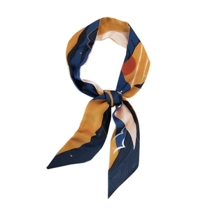 Foulard étroit en soie à imprimé coucher de soleil artistique et motif montagne abstrait